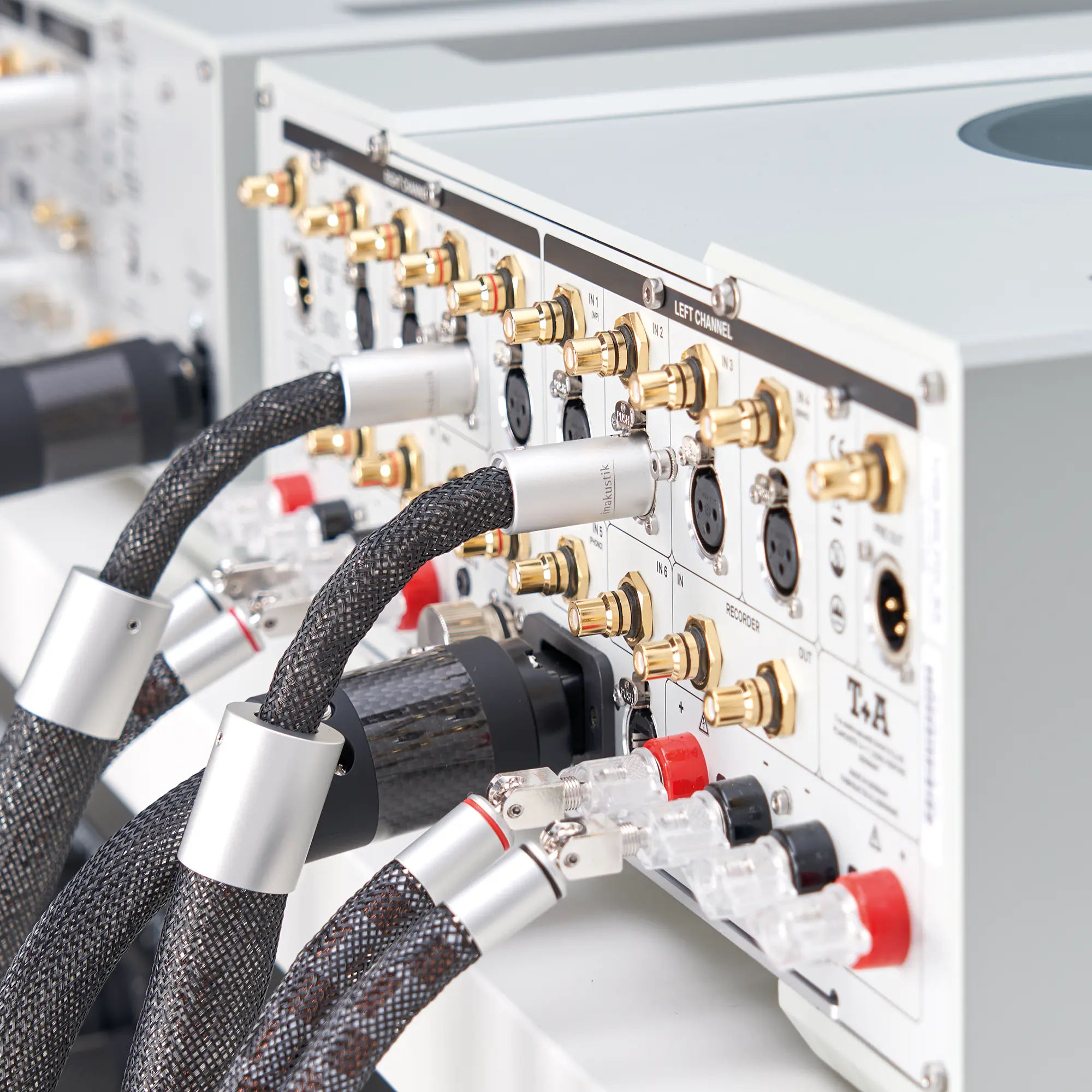 NF-2405 AIR | XLR (6)